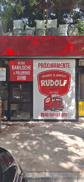 Vidriera comercial — producción propia DOS20, impresión, corte y terminación