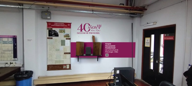 Gráfica corpórea en pared — producción propia DOS20, impresión, corte y terminación